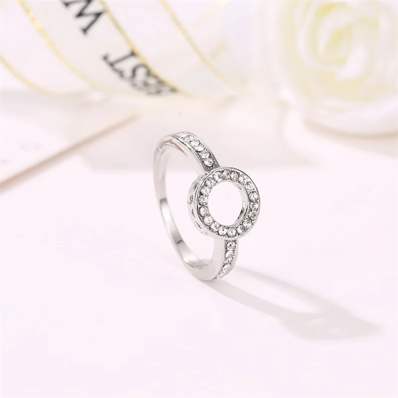 

QW Fashion ring in Europe and the United States