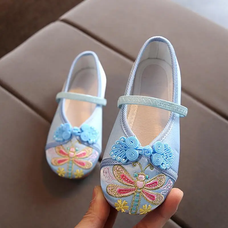 

Лидер продаж 2021, обувь Hanfu для девушек, модная обувь с мультяшной вышивкой в китайском стиле, на мягкой подошве, удобная обувь для танцев и пр...