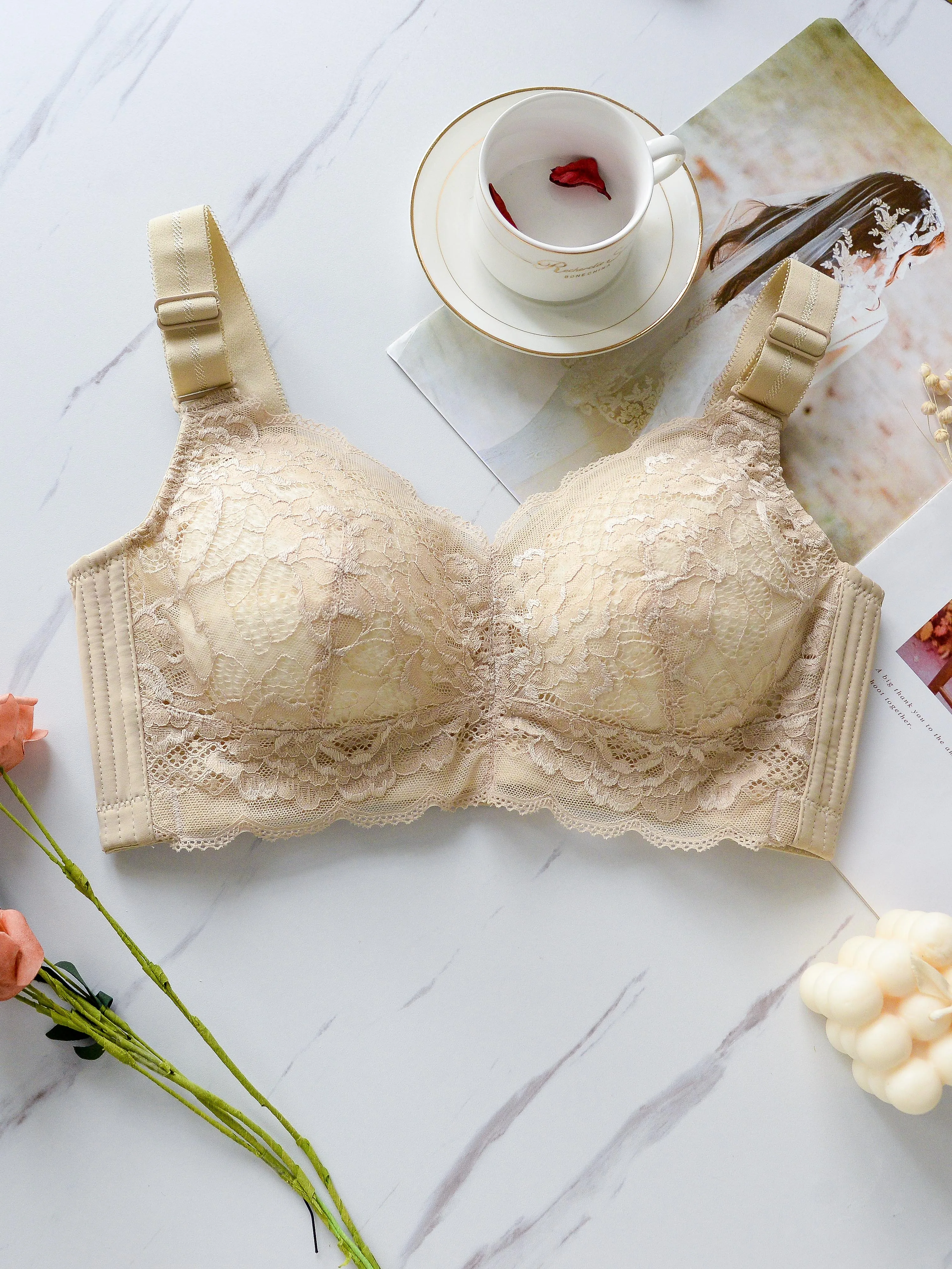 

Large And Thin Lace Bra Sexy U-Shaped Back Breathable Honeycomb Design Skin Friendly And Comfortable No Steel Ring Underwear