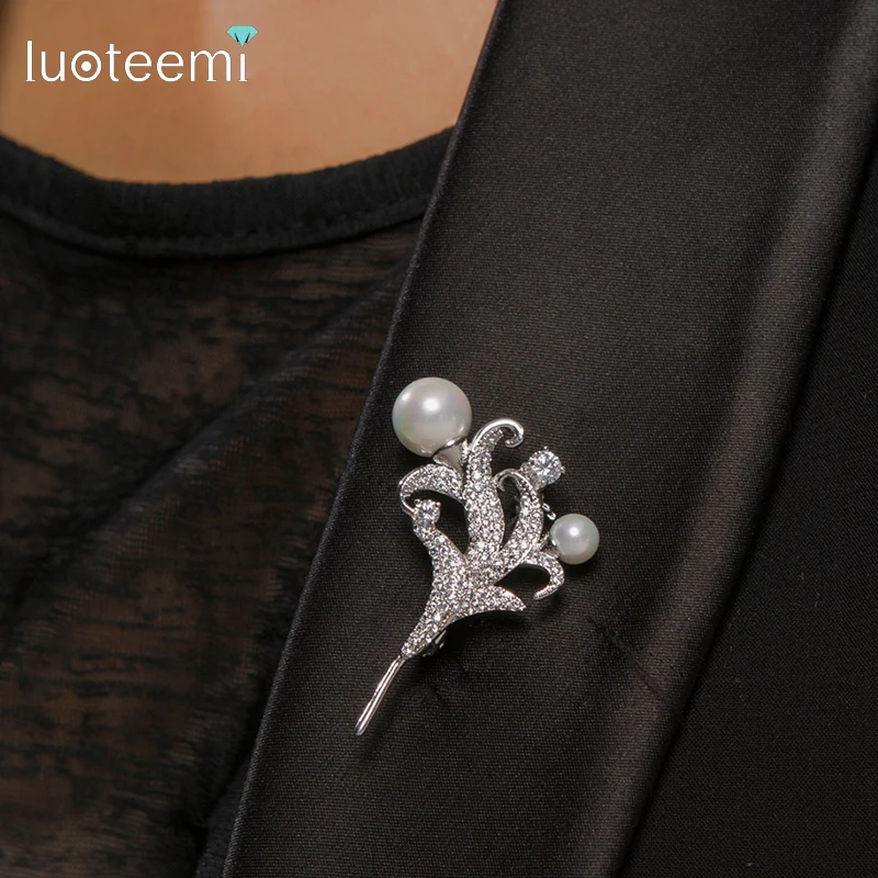 

LUOTEEMI Lily Flower Women Dress Pins Lady Rhinestone Pearl Corsage Brooch Girl Trendy Luxury Jewelry Best Gift Pins Jewelry