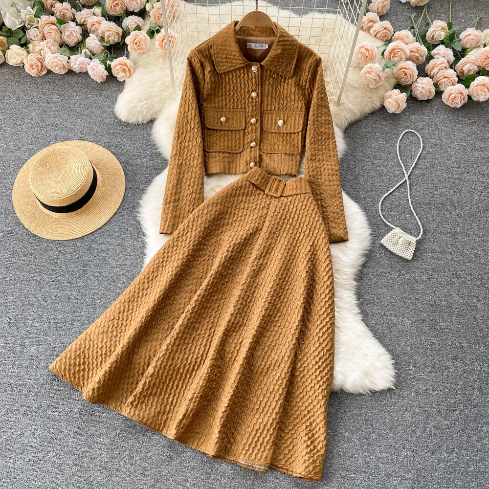 Женский костюм с длинной юбкой коричневый пиджак отложным воротником и юбка