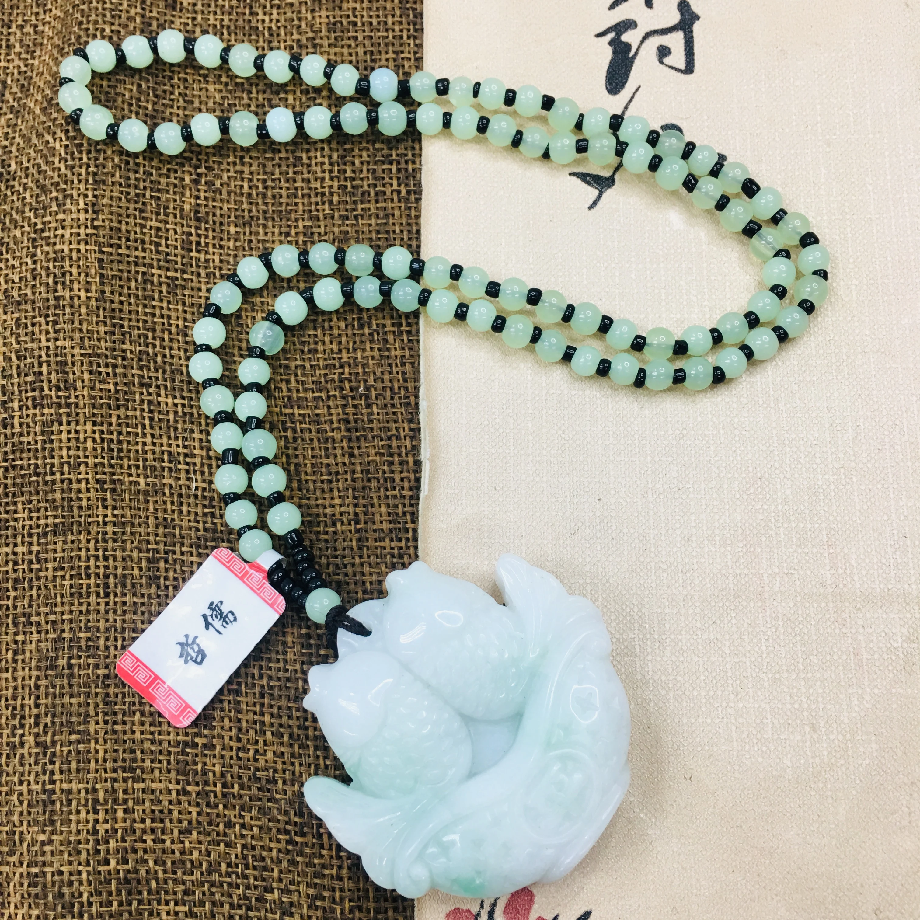 

Zheru pure natural Jadeite carved light green Pisces pendant with green bead chain sweater chain Send A certificate