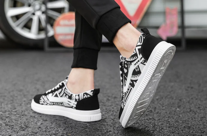 

2020 Men's Casual Shoes Flying Weave Super Light Running Shoes Slip-on Sock Sneakers Outdoor Jogging Walking Mesh