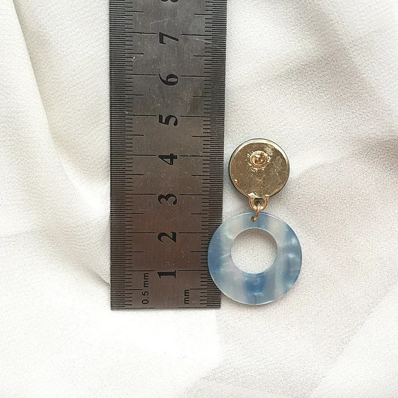

2020 hot blue geometric circular resin stud earrings ear clip