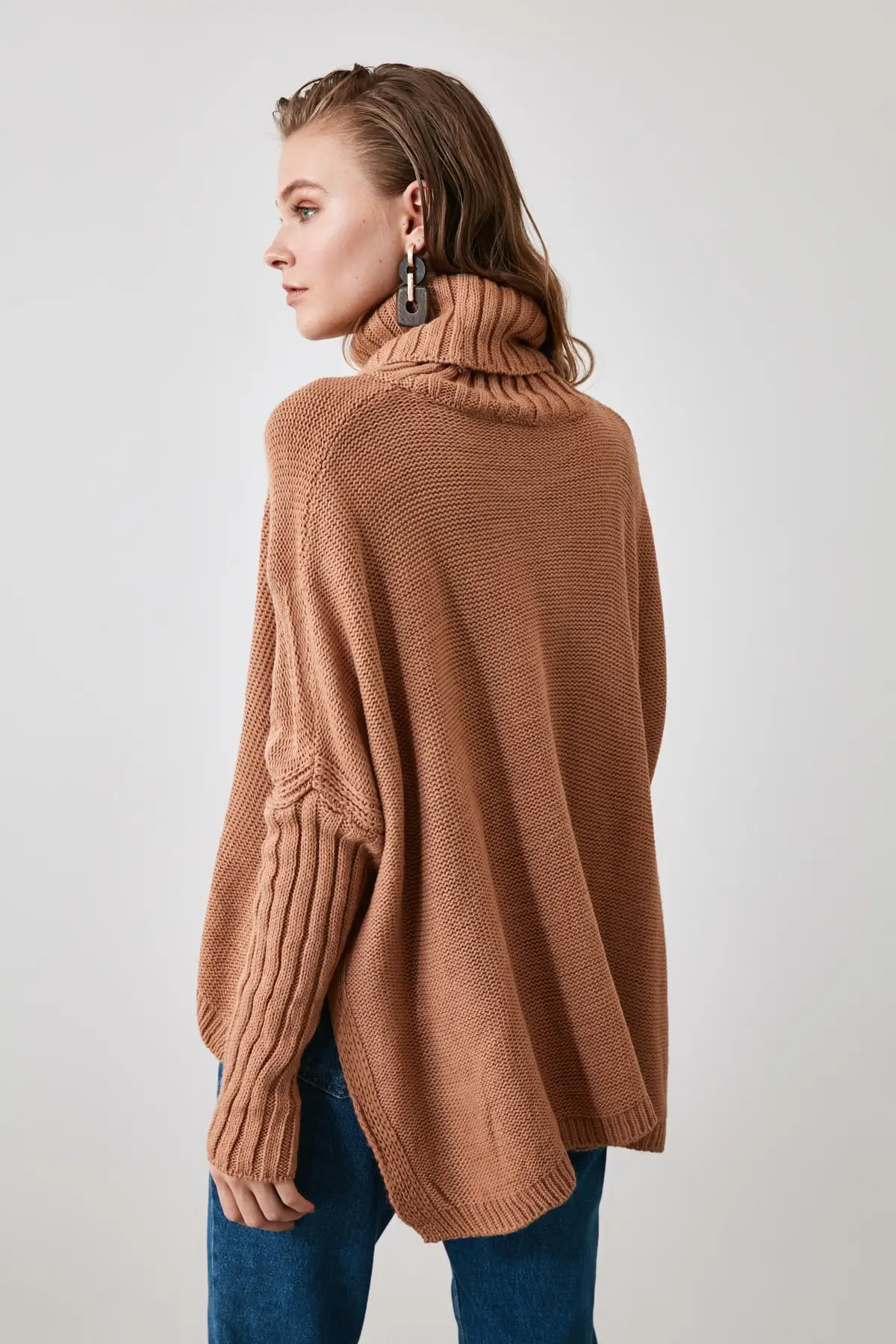 

Trendyol Asymmetrical Knitwear Sweater TWOAW21KZ1223