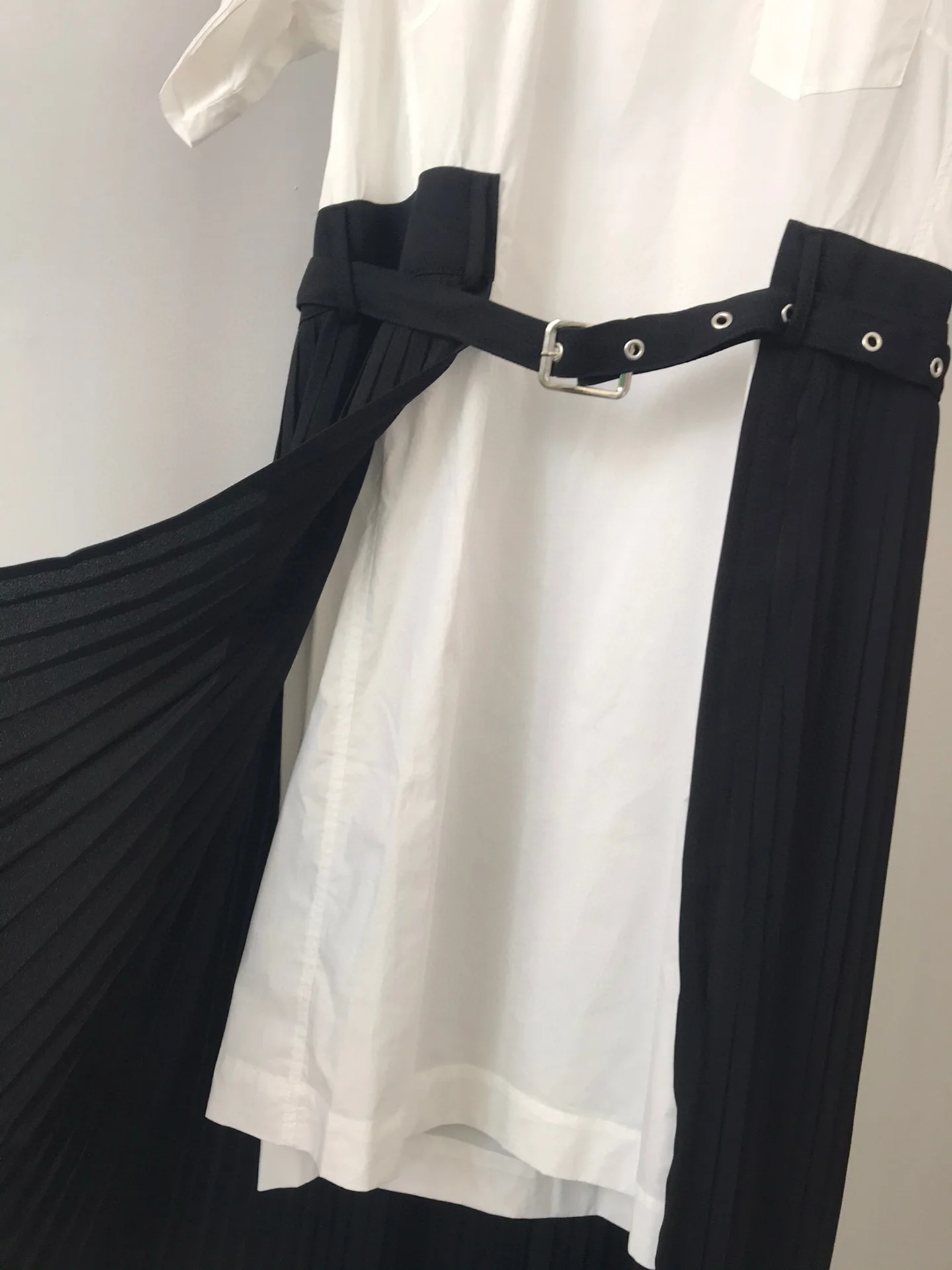 

2021 Summer New Women Fashion Casual Round neck white short sleeve stitched black skirt dress for female.