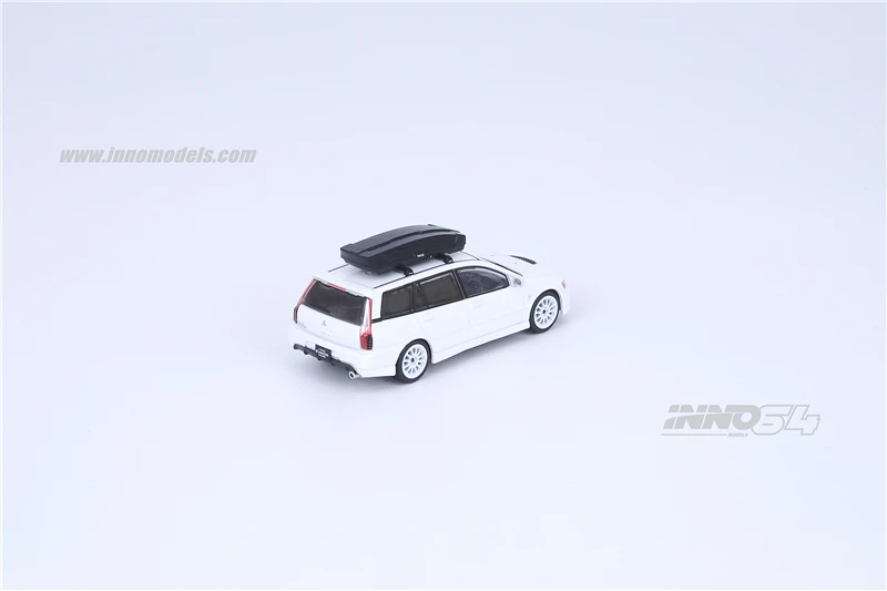 Автомобиль литый под давлением INNO64 1:64 MITSUBISHI LANCER EVOLUTION IX WAGON белый жемчуг с