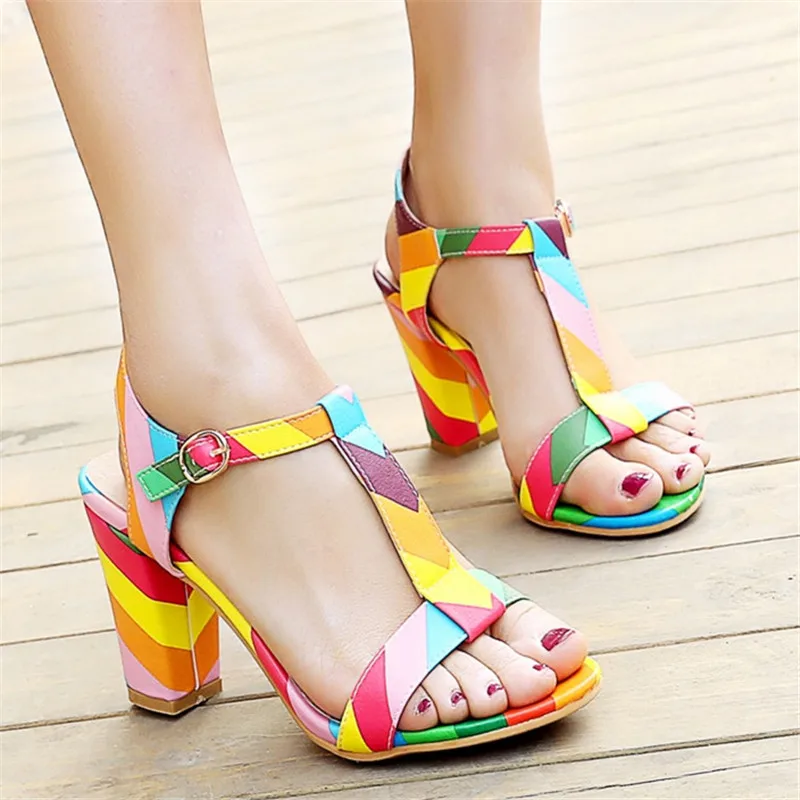 Женские сандалии на высоком каблуке AGODOR радужные с Т-образным ремешком и пряжкой