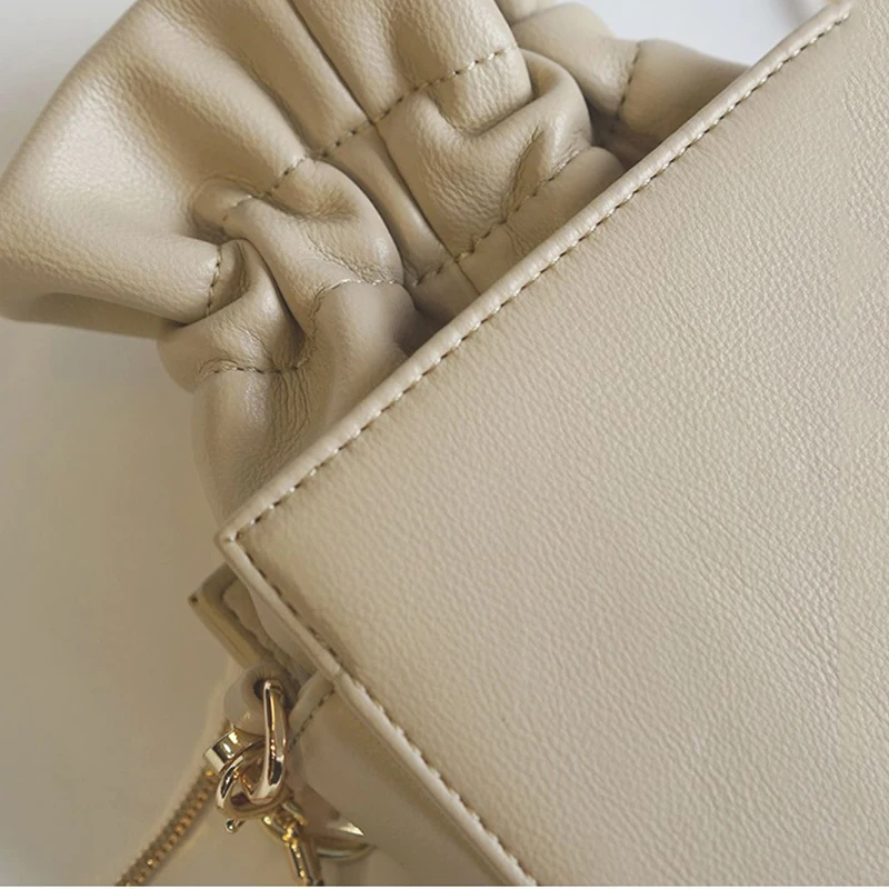 

[EAM] Women New Portable Mini Acrylic Chain Bag PU Leather Personality All-match Crossbody Shoulder Bag Fashion 2021 18A3006