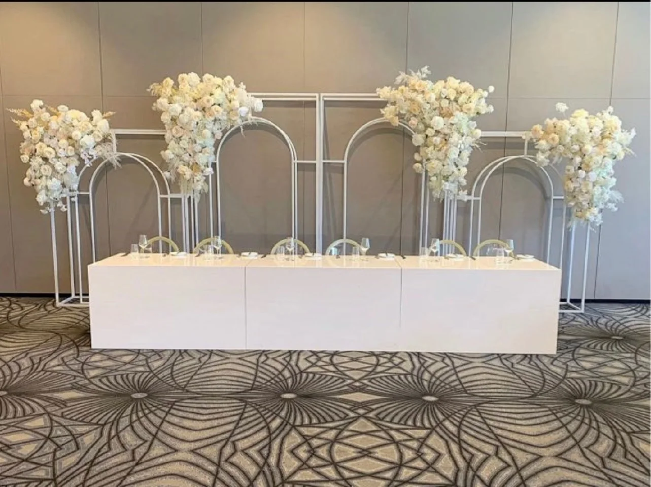 

4pcs white wedding arch frame