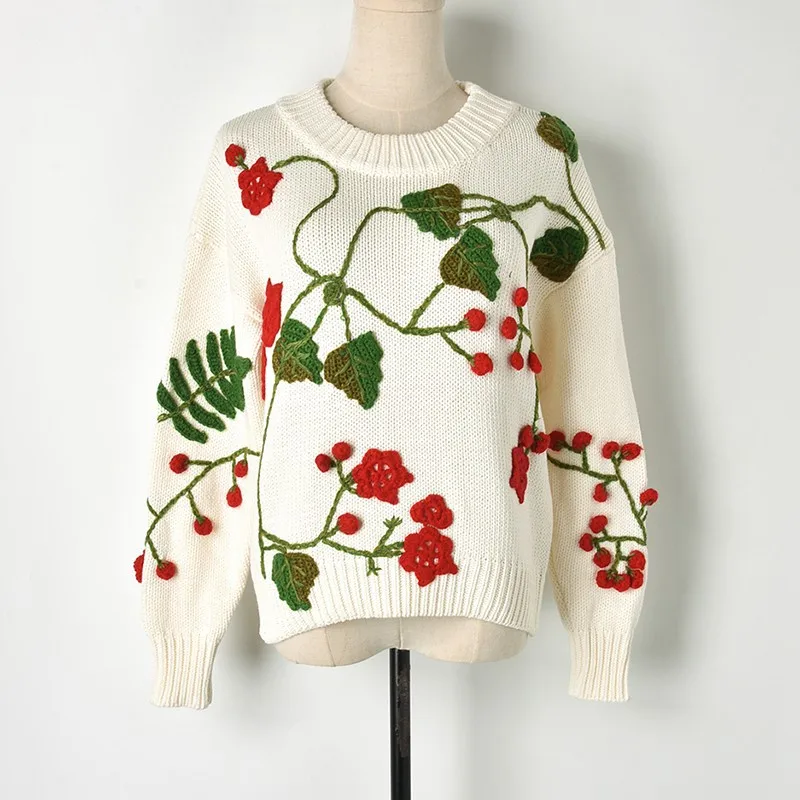 Женский вязаный свитер с объемными цветами и вишневыми листьями Осенний белого