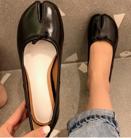 Европейский бренд; Модные стильные туфли на плоской подошве лоферы с перемычкой для большого пальца таби ниндзя Женская обувь на весну/осень Стильная обувь в Корейском стиле без шнуровки