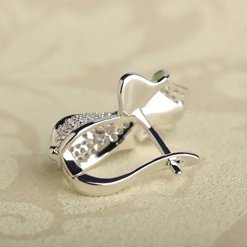 Женские серьги-гвоздики с фианитом золотого цвета | Украшения и аксессуары