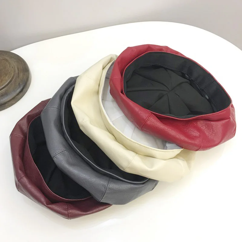 Новая Женская Очаровательная черная белая теплая зимняя шапка Шикарный кожаный Французский Берет шоу стильная; 2 уровня женский берет шапочки шапка