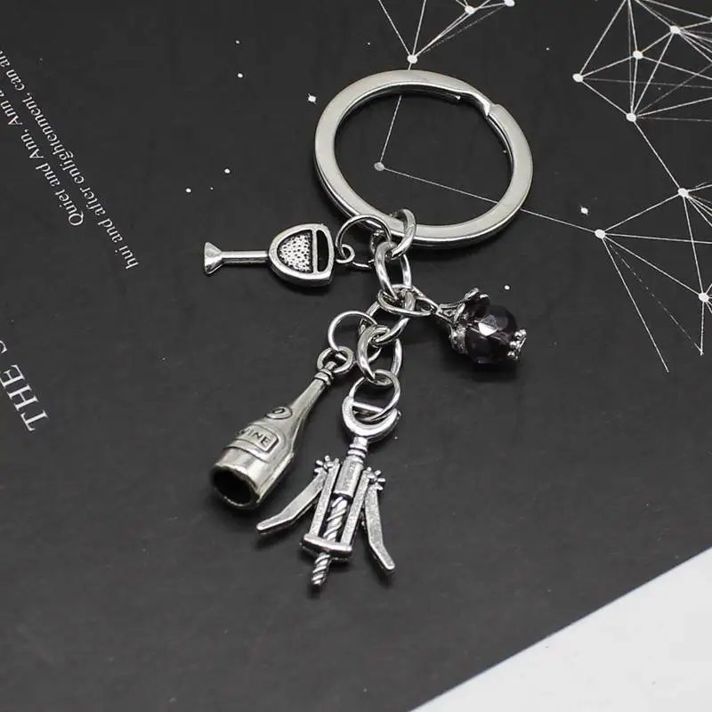 Брелок для ключей с красным бокалом |