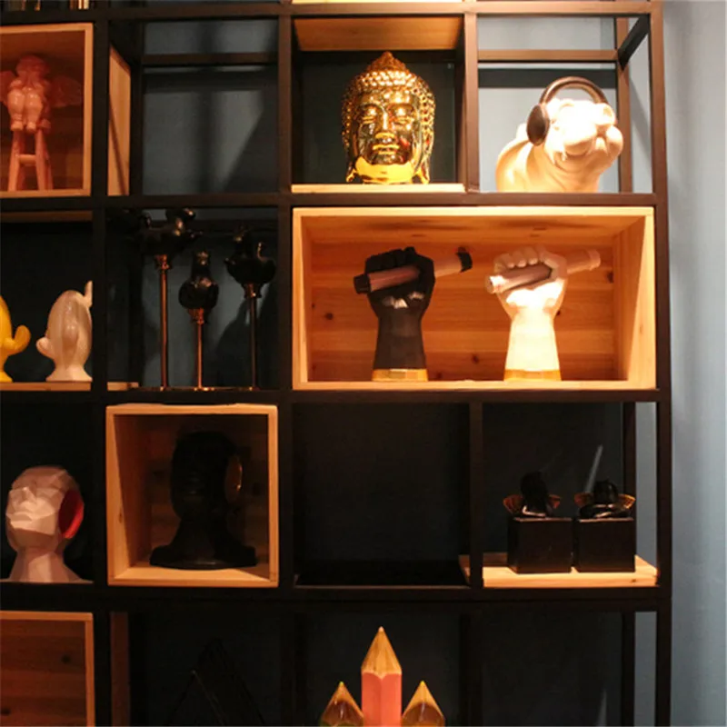 

WU CHEN LONG Modern Simple And Creative Fist Table Lamp Desktop Decoration Study Office Home Decor Creative Sculpture A1603