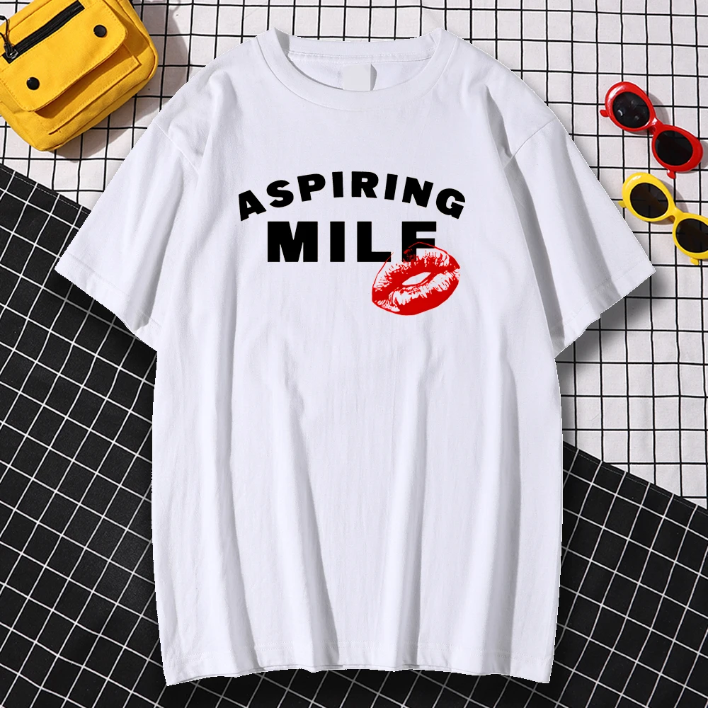 

Aspiring Milf Printing Women T-shirt Summer Anime T Shirt Vogue Crewneck Short Sleeve Fashion Casual Kawaii T Shirt Woman