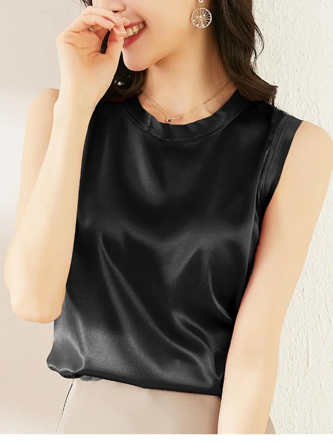 Майка женская атласная с круглым вырезом шелковая однотонная Базовая рубашка