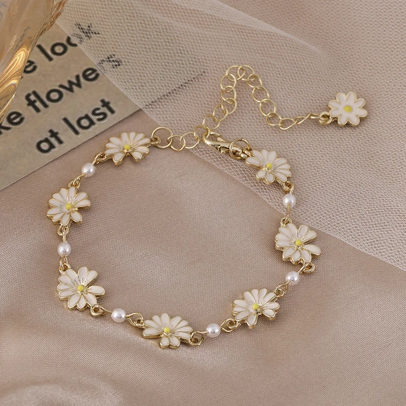

Pure and fresh, is only beautiful flower bracelet temperament personality aesthetic daily wear a lady charm bracelet
