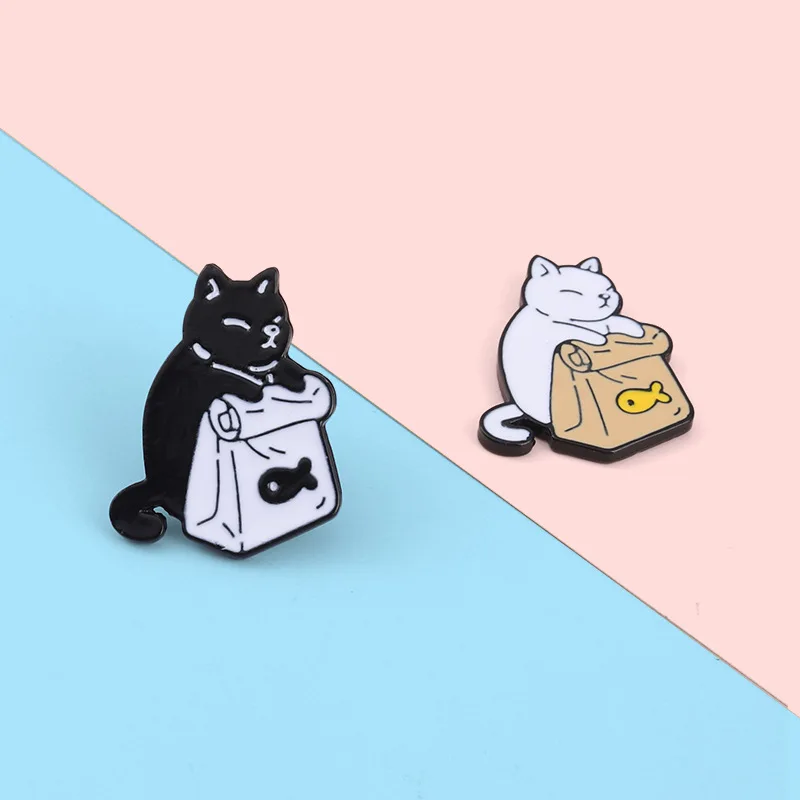 

Creative Cute Alloy Cat Brooch Cat Carrying A Bag Brooch Cat Food Fish Brooch Couple Black And White Cat Brooch