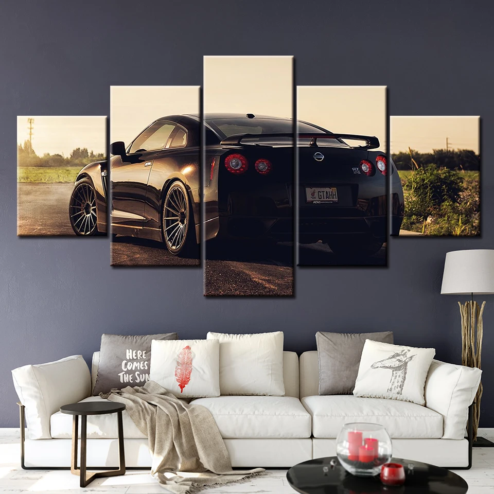 Живопись на холсте "Nissan GTR Black Strakes View" с обрамлением для современного декора дома.