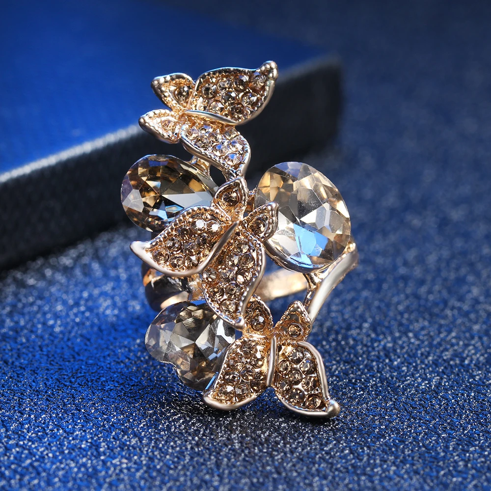 Циркониевое кольцо Золотая Бабочка с танцующей вечерние украшения женские