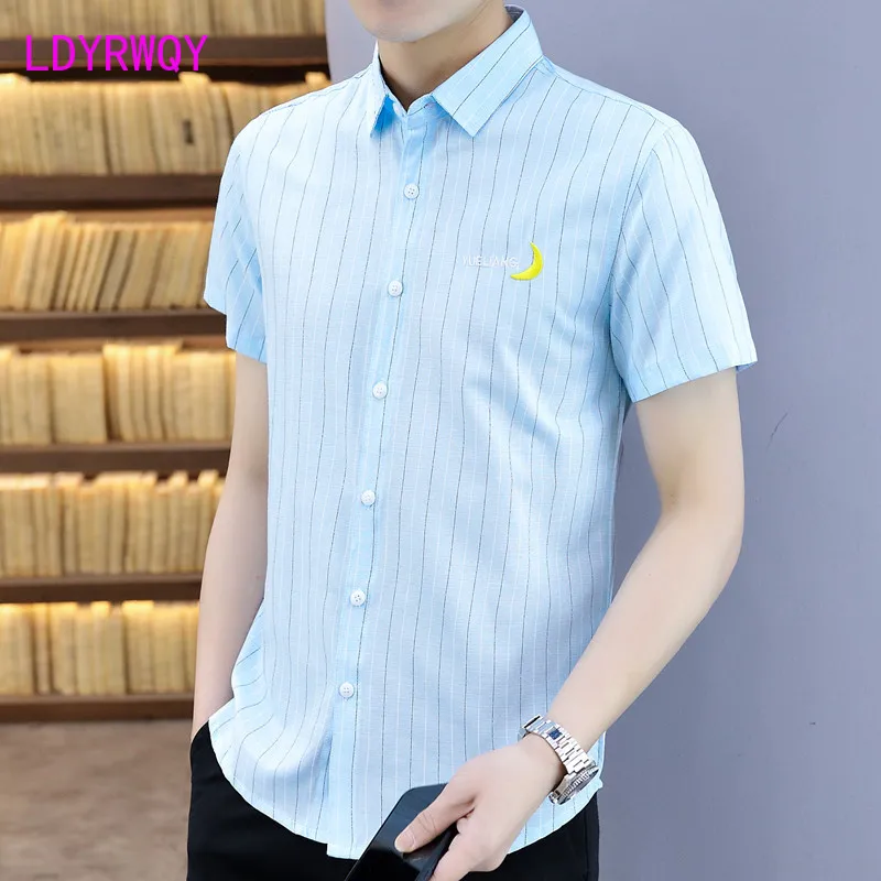 

LDYRWQY 2021 Summer Men's Short Sleeve Shirt Korean Slim Half Sleeve Summer Thin Style Youth Casual