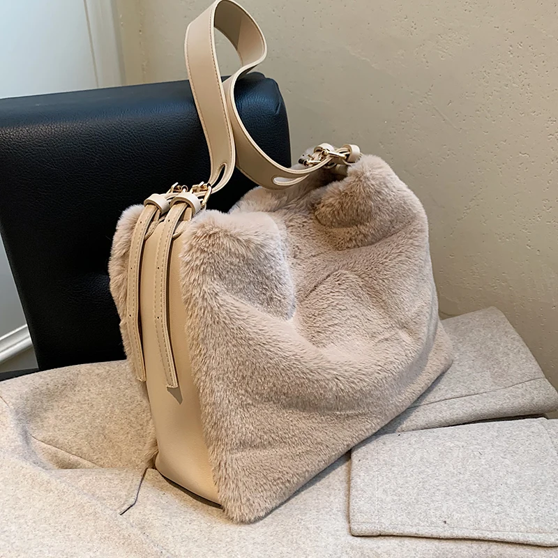 

Осенне-зимняя вместительная сумка, новинка 2021, женская сумка, модная сумка-мессенджер, плюшевая сумка, сумка на плечо, сумка-ведро, сумка на п...