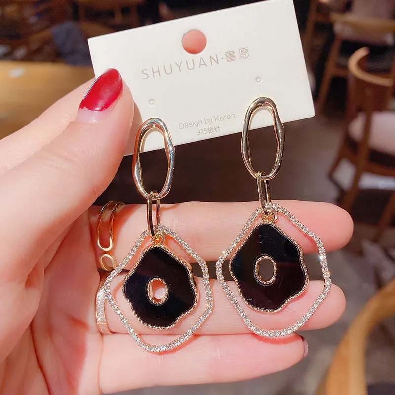 

South Korea east gate retro high sense of irregular geometric shapes long personality fashion earrings female