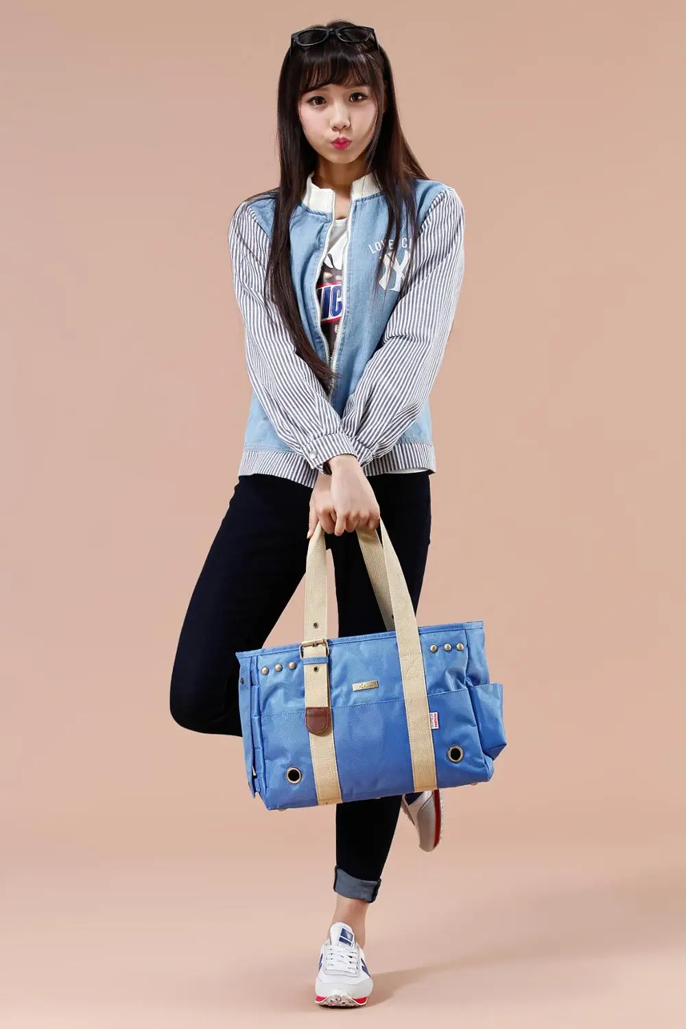 

Мягкая переноска для домашних животных, низкопрофильная дорожная сумка-тоут с флисовой подкладкой, высококачественные молнии и безопасные застежки под сиденьем