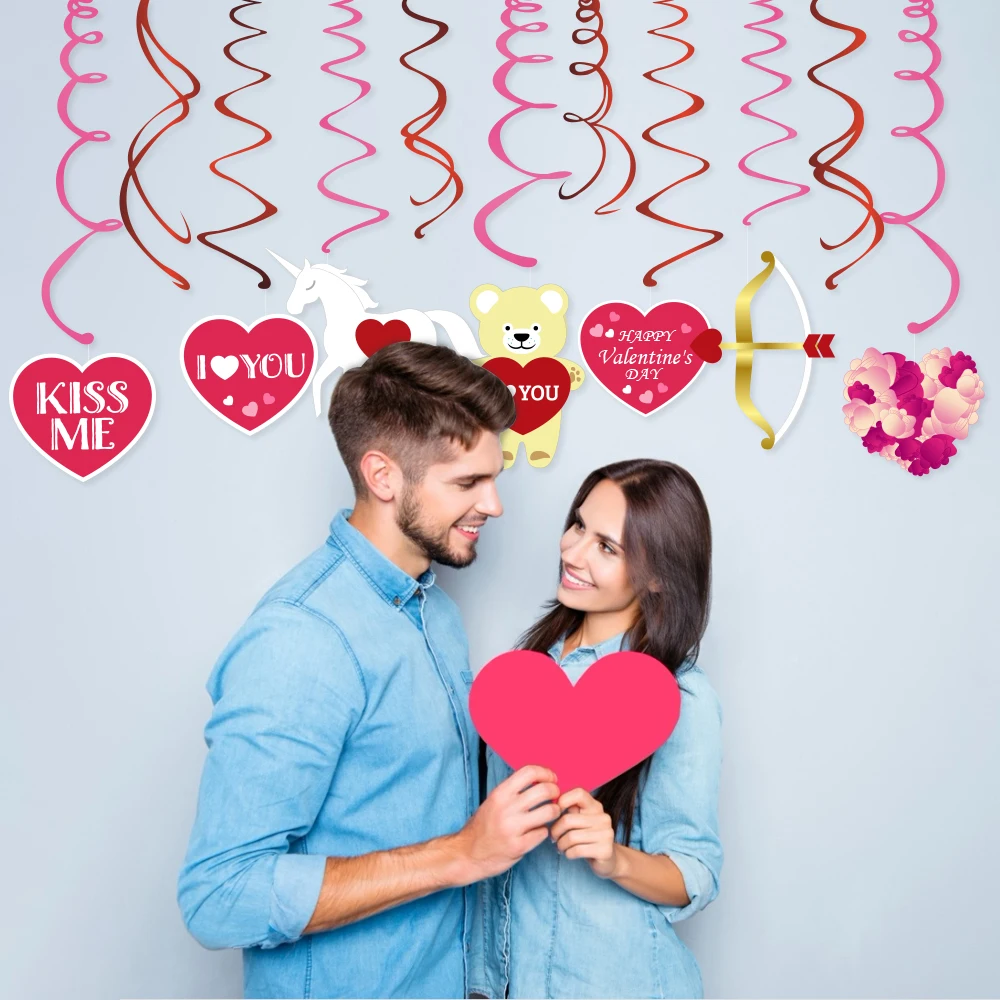 С надписью I Love U ко Дню Святого Валентина вечерние украшения сладкое сердце роза