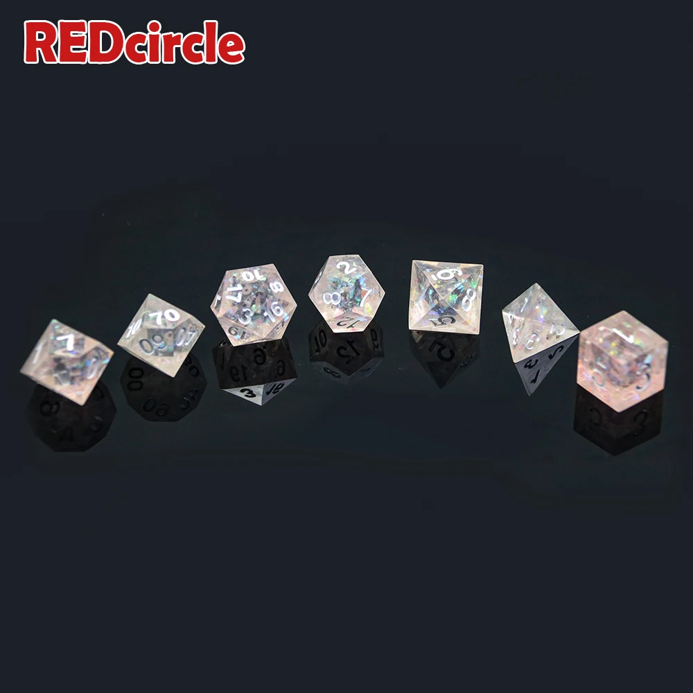 Высококачественные красочные острые края и красивые игральные кости ручной