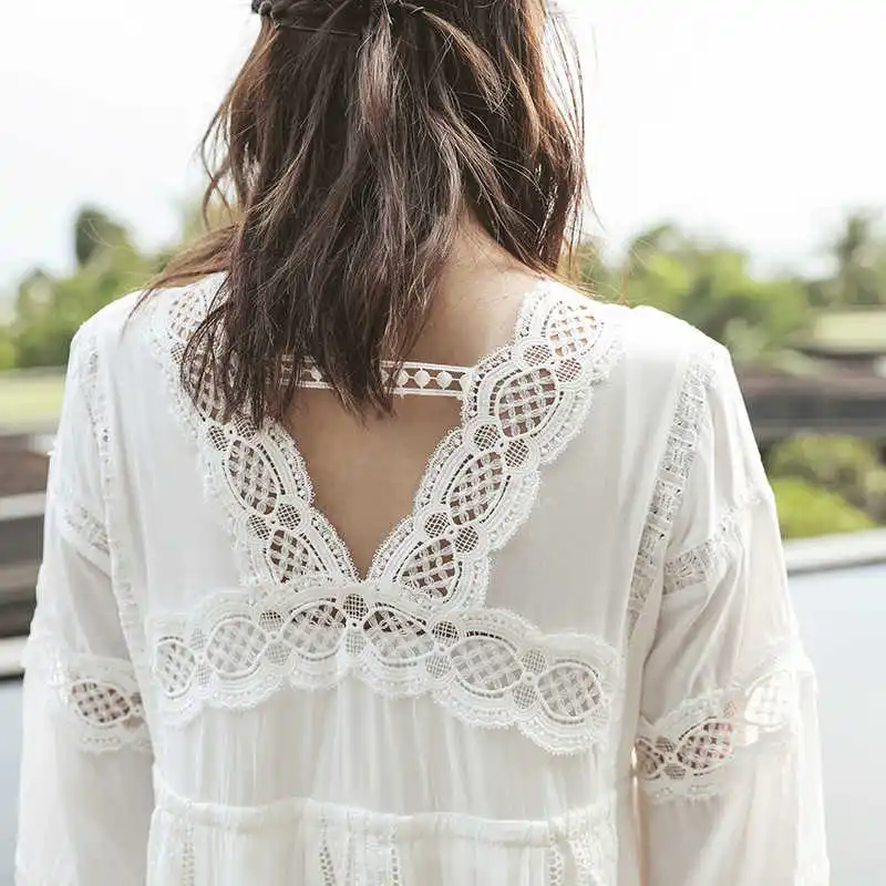 

Fresh lace flower out V-neck dress Korean waist white skirt