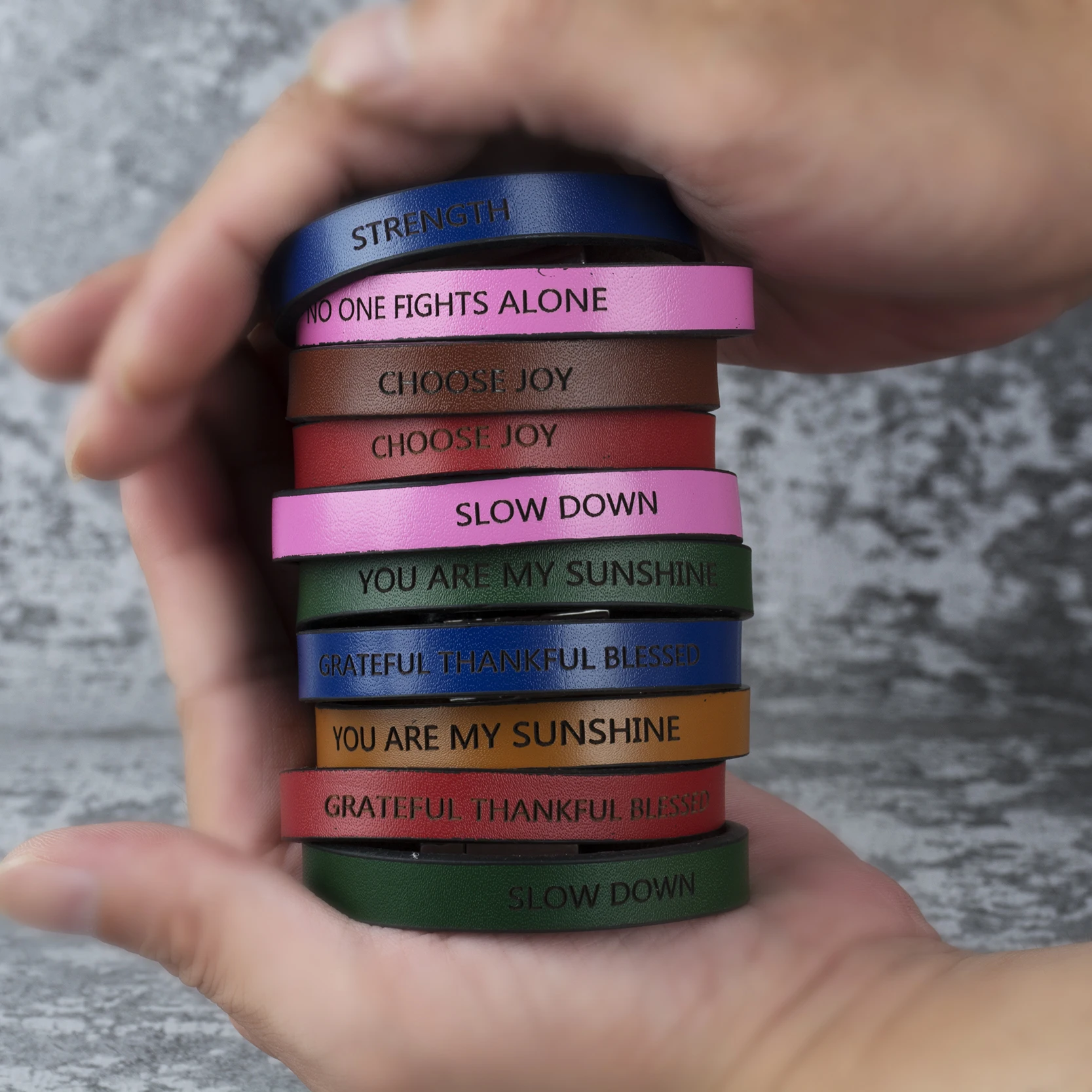 Улыбка кожаный браслет сообщение манжеты браслеты для женщин мужчин кнопка