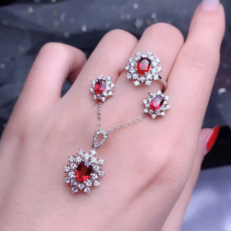 

YUNAO Jewelry Net Red Live Hot Sale Open Ring Necklace Earrings Imitation Natural Mozambique Garnet Pendant Set Women