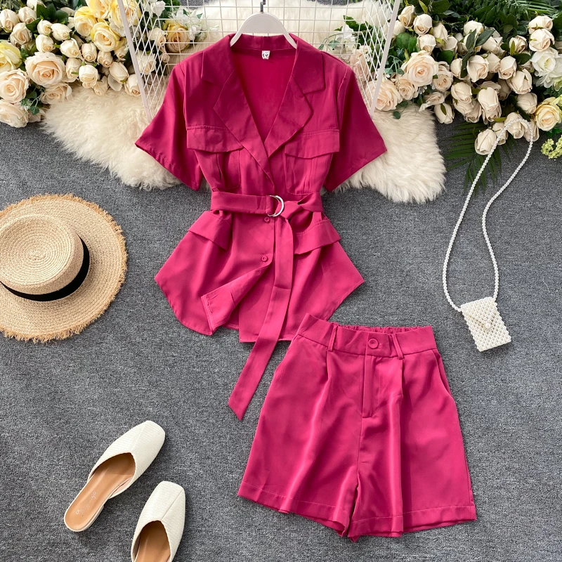 Офисный костюм для работы новинка 2020 женский с рубашкой и шортами отложным