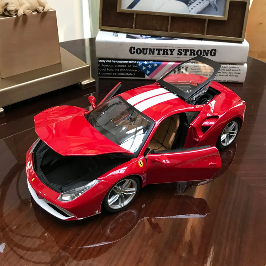 Модель автомобиля Bburago 1:18 Ferrari 488 10 я годовщина красная версия модель из сплава