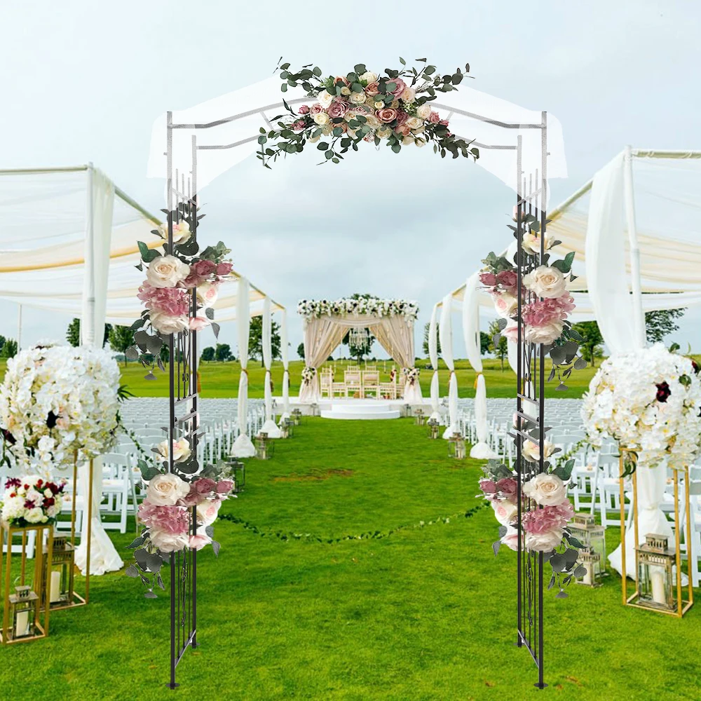 

Мостовая крыша, кованые железные арки, рама для скалолазания растений