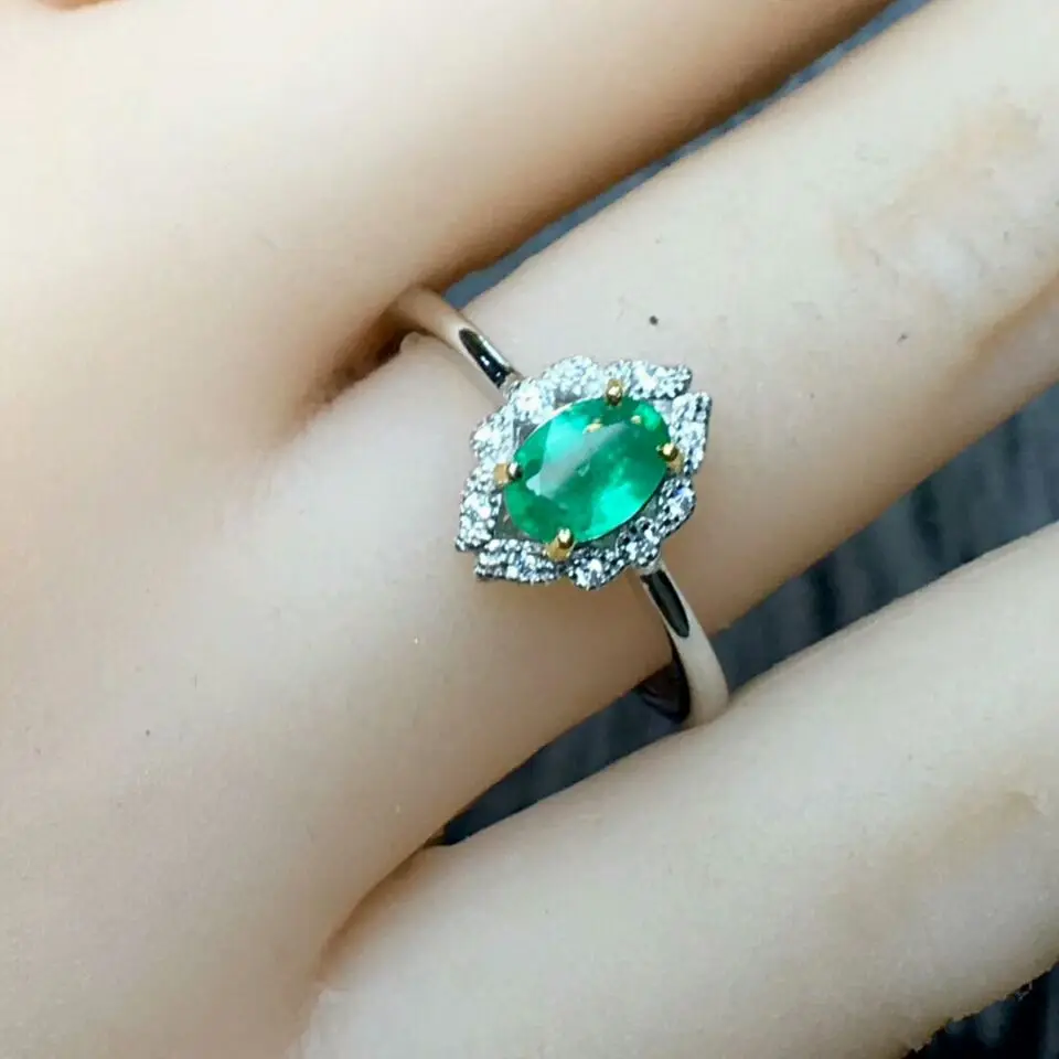 

Женское кольцо из серебра 925 пробы, с изумрудом