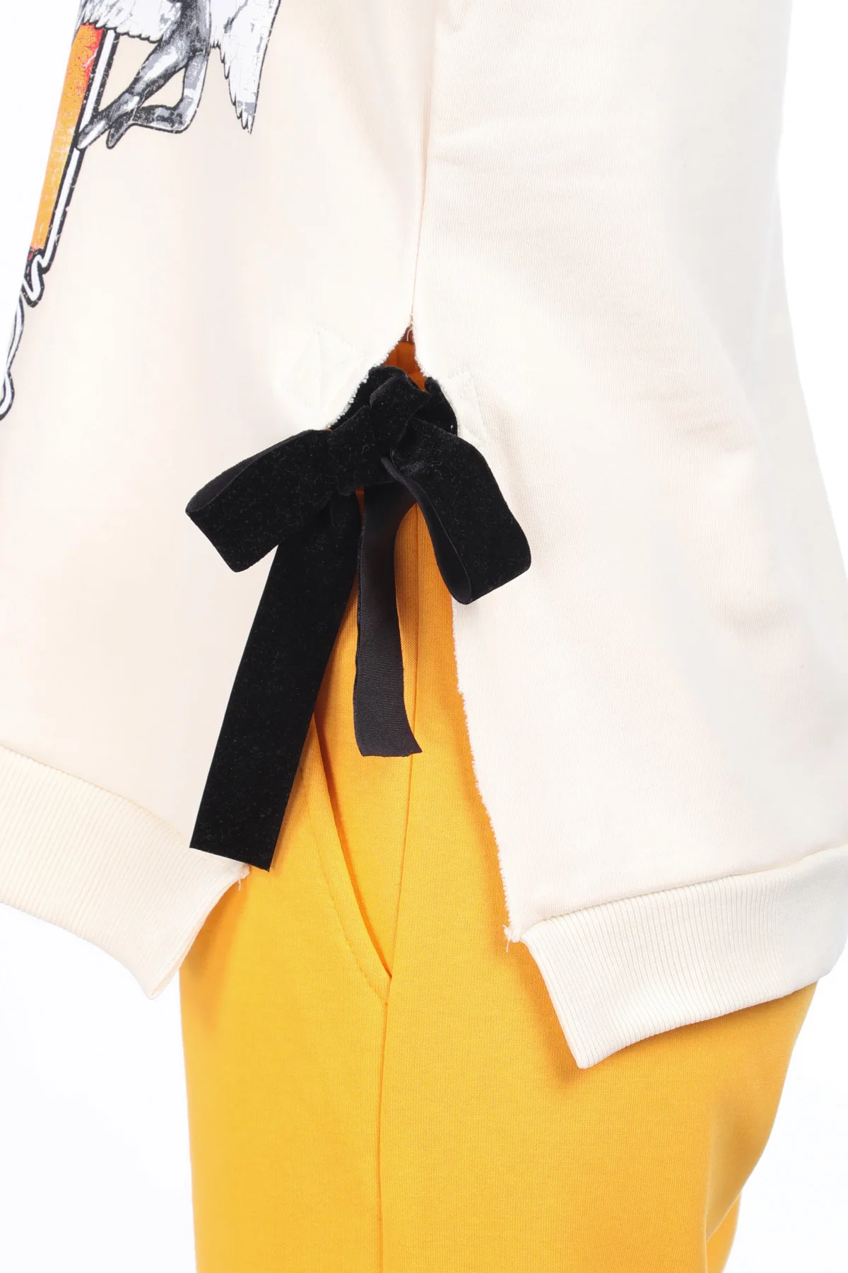 

Yandan Balamal Baskl Ekru Kadn Sweatshirt