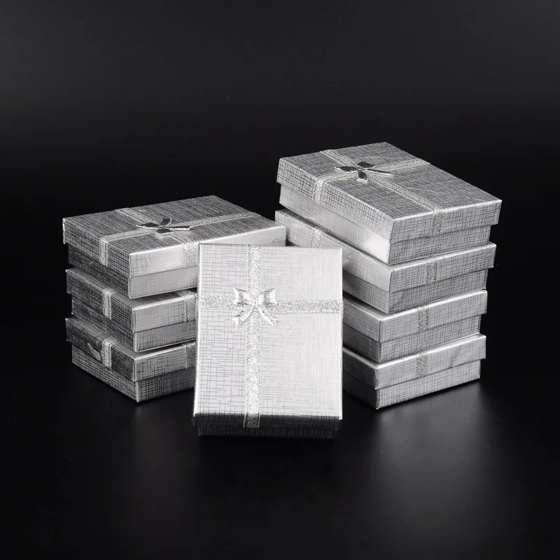 Silver Картонные подвесные шкатулки для ожерелий с бантом снаружи и губкой внутри для ожерелья и кулонов прямоугольные красные 90x70x30 мм - Цвет: Silver