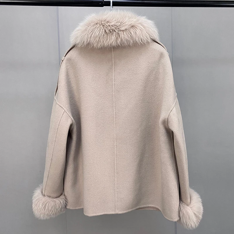 Женское пальто из натуральной шерсти на молнии с воротником лисьего меха и