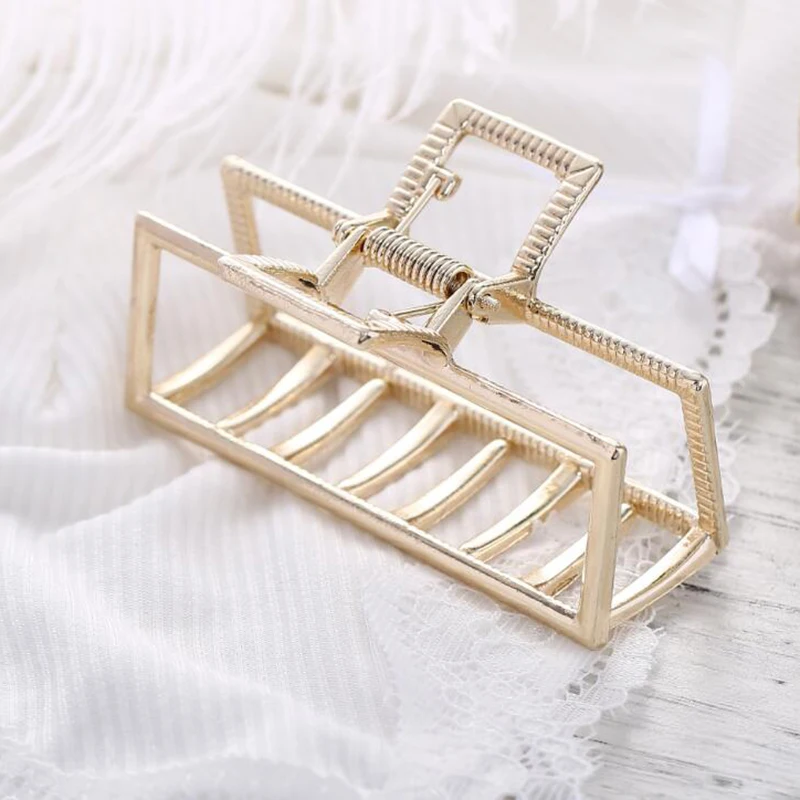 

Women Metal Hair Claws Hair Accessories Fashion Barrettes Clips Jewelry Simple Geometric Hollow Hairpins Girls Hairgrip Headwear