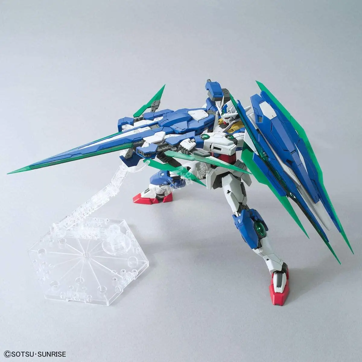 

Bandai Hobby GNT-0000 00 QAN[T] MG 1/100 Full Saber Mobile Suit Gundam 00V: Battlefield Record Model Toys