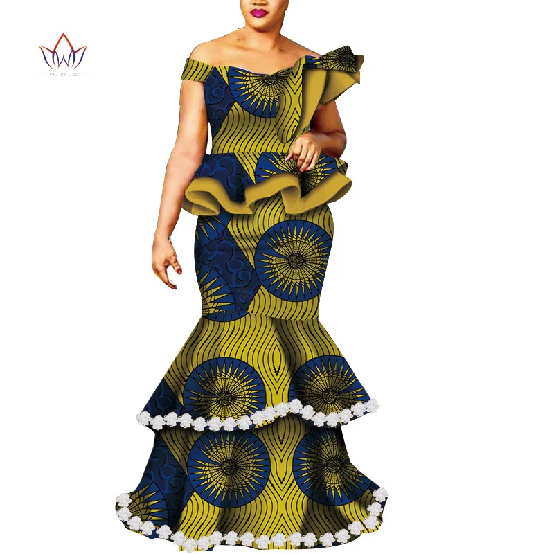 Dubai Evening Dresses Jewel Neckline Long Sleeve Floor Length Formal Party Dress Beaded Vines Pattern Lace Nude Gorgeous Prom