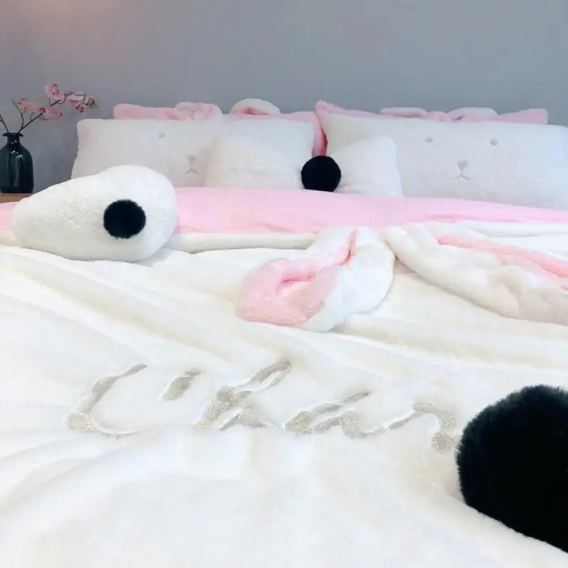 Комплект бархатного постельного белья с кристаллами натуральными кроличьими