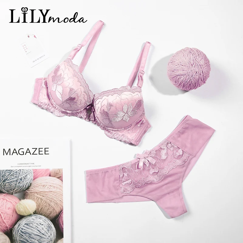 Комплект женского кружевного нижнего белья с цветочной вышивкой и чашками пуш