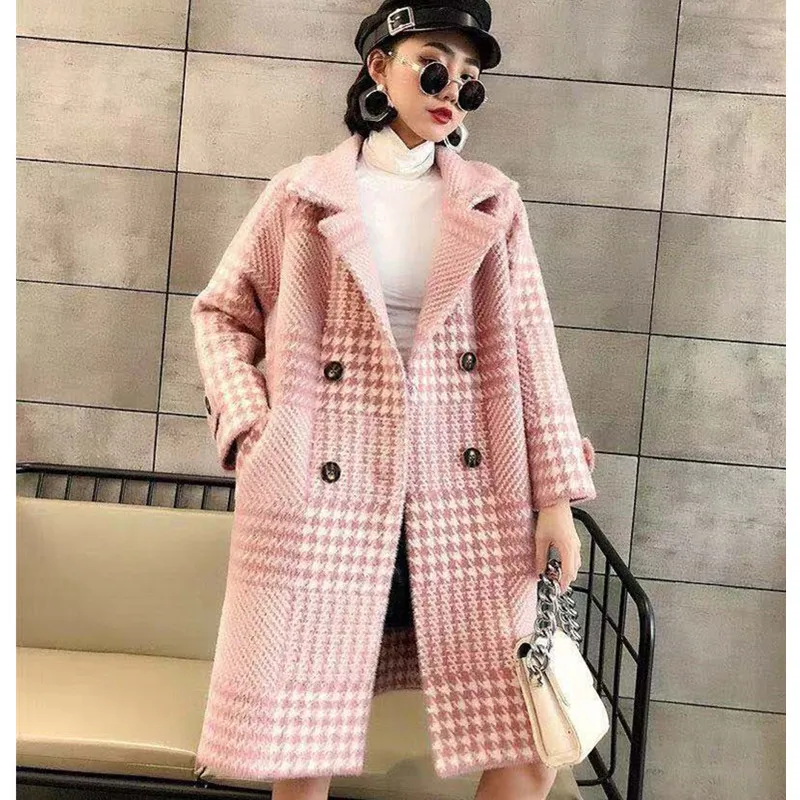 Женское длинное пальто в клетку классическое клетчатое с лацканами теплая