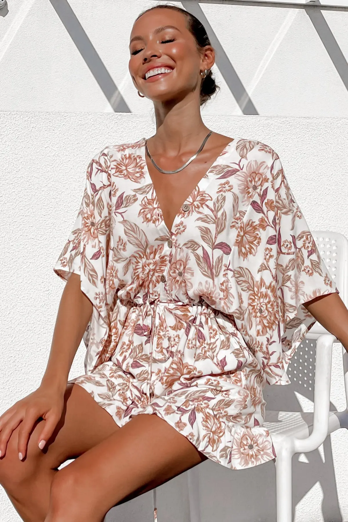 

Sexy V-Neck Floral Print Ruffle Playsuits 2021Spring Summer Women Casual Short Sleeve Lace Up Button Beach Boho Jumpsuit Rompers