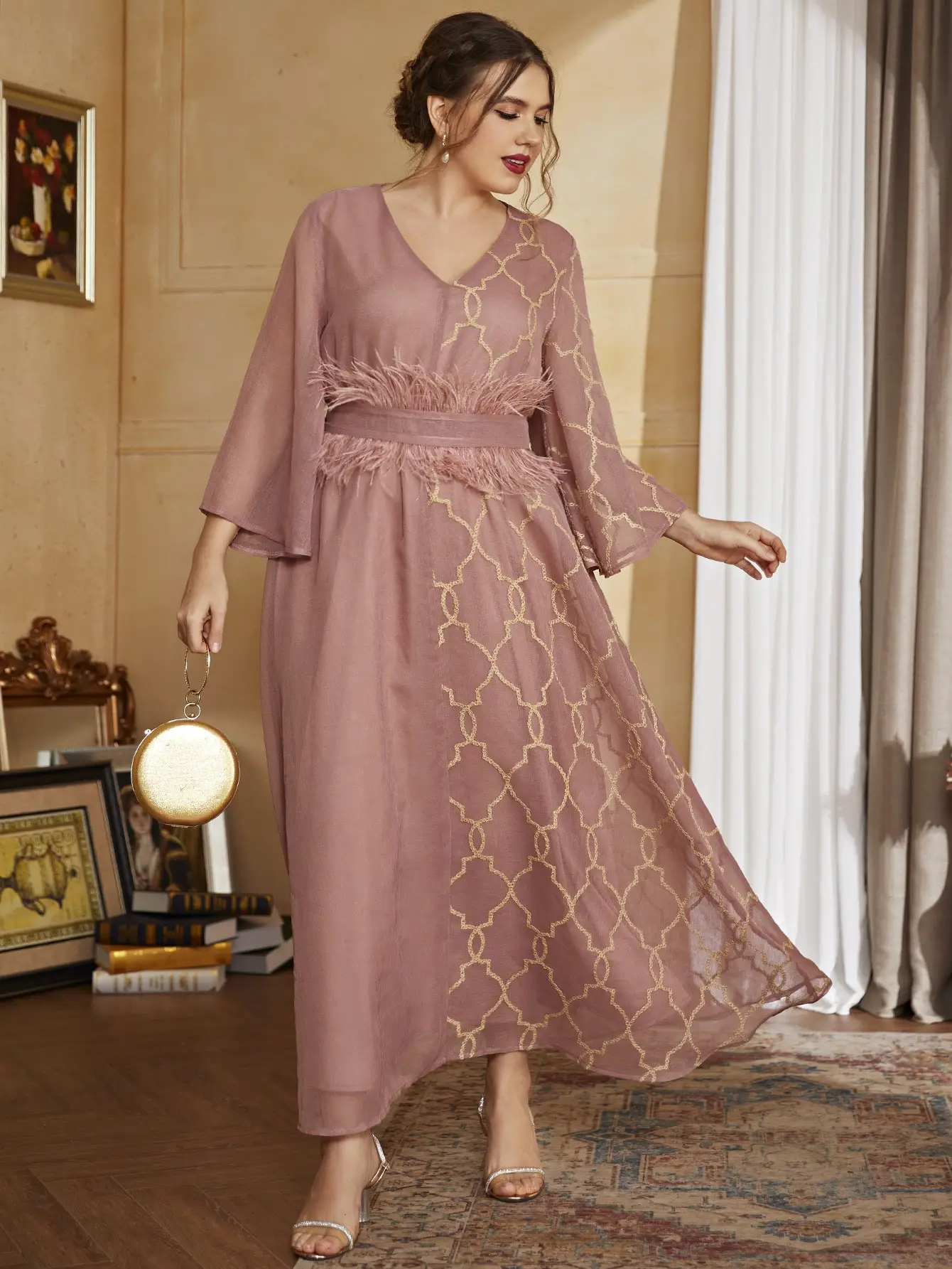 Рисунок 3 - Женское длинное платье с кружевом TOLEEN